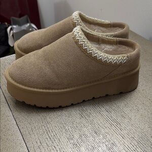 Cozy Ugg Tan Suede Slip-On ugh Shoes